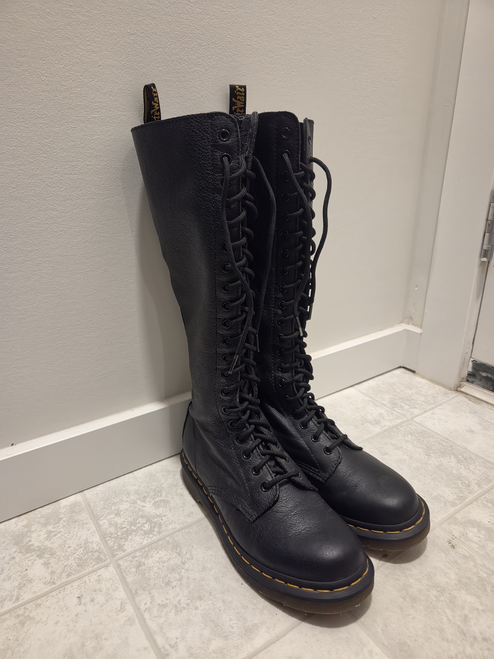 Dr. Martens 1B60 Virginia 20 Eyes US8